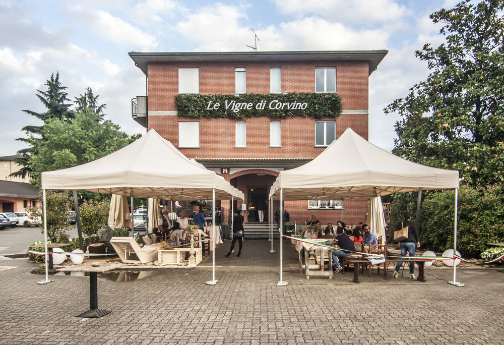 Hotel Le Vigne Di Corvino Casteggio Exterior photo